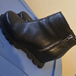 Sorel Women's Black Ankle Boots with Zipper